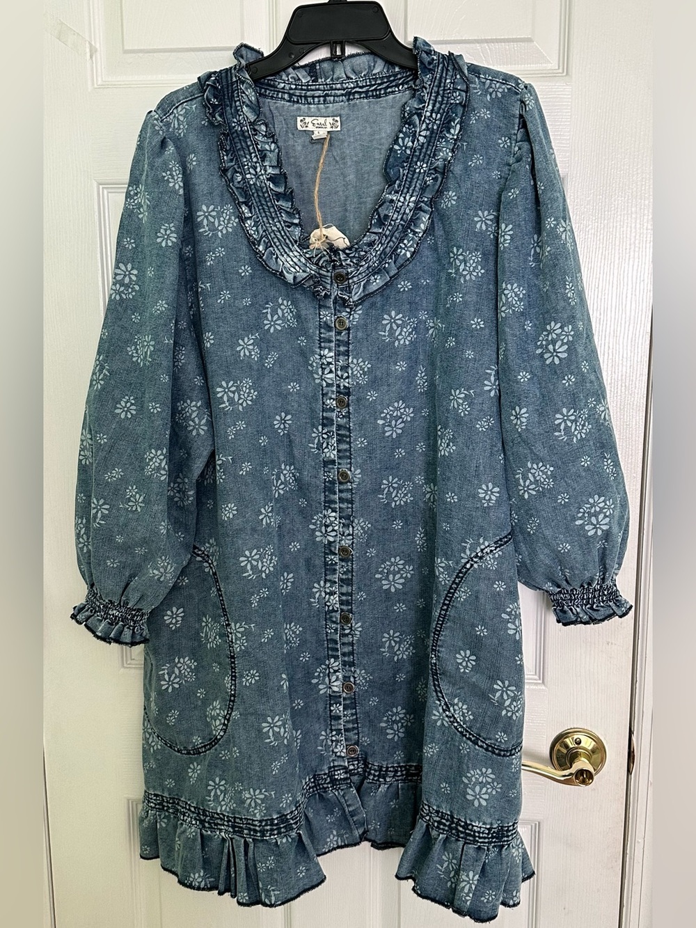 NWT EASEL FLORAL WASHED DENIM DRESS - Picture 3 of 11